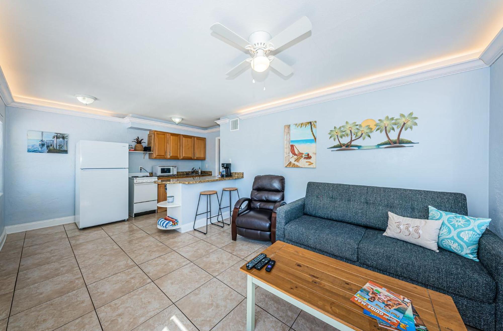Apartment Blue Water Beachside 1