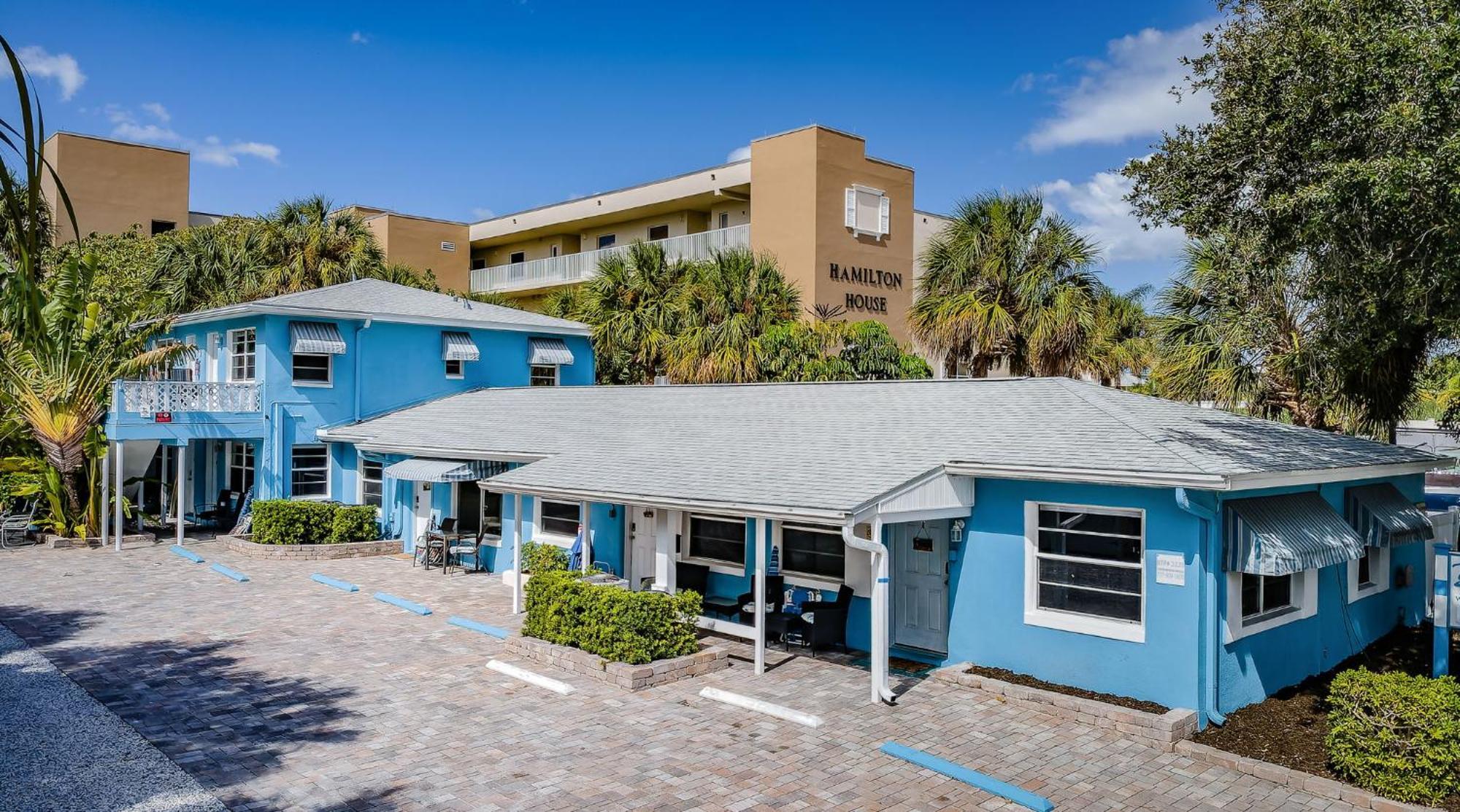 Apartment Blue Water Beachside 1 *