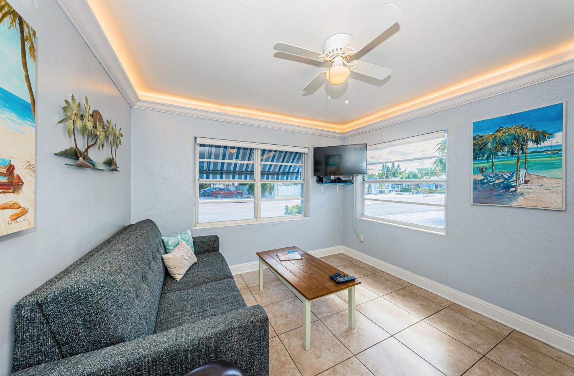 Blue Water Beachside 1 Apartment *